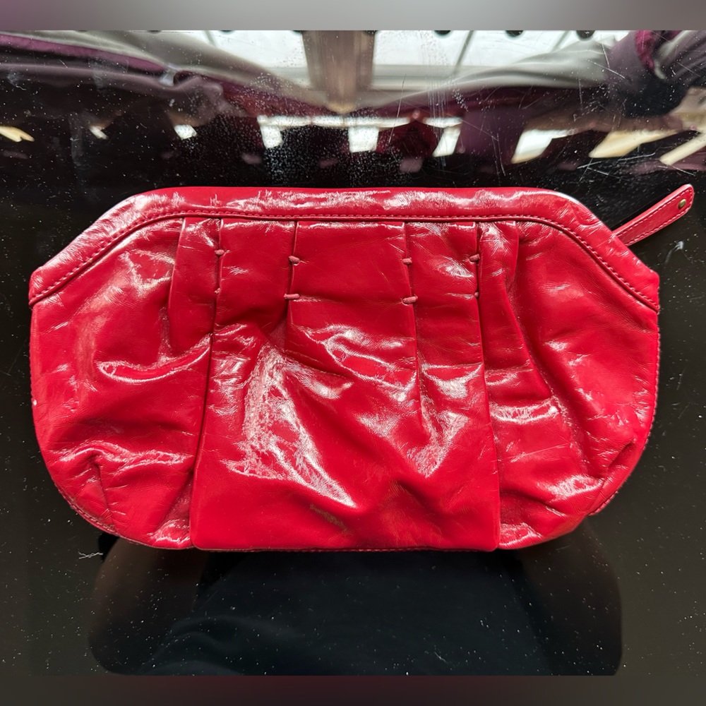 Red clutch